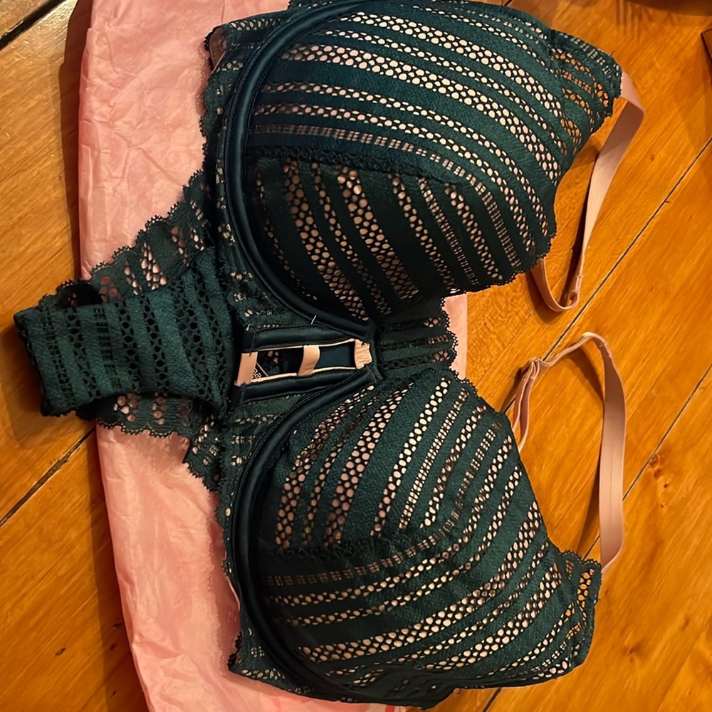 Victoria’s Secret Very Sexy Lightly Lined Lace Push Up Bra 34DD Matching Set M